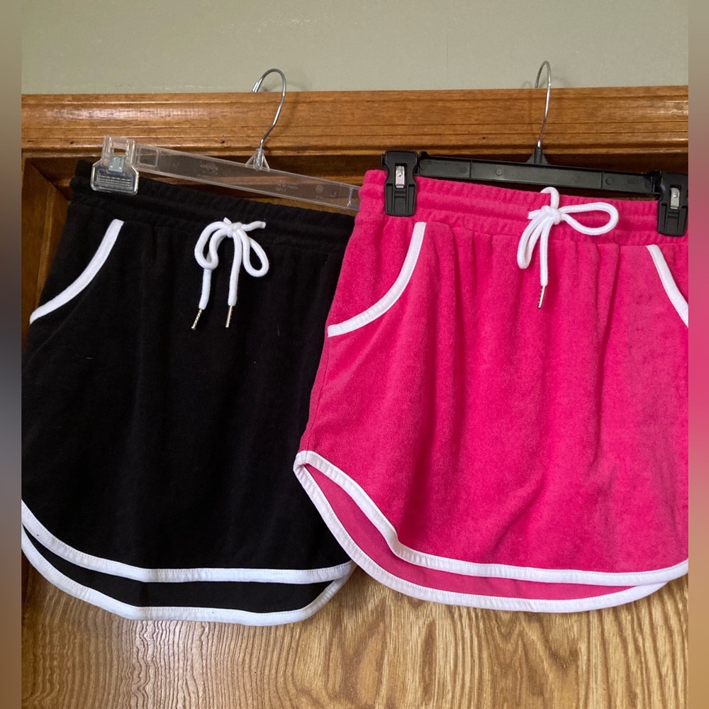Set of 2 No boundaries Junior skirt size small